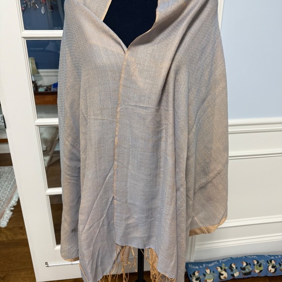 Reversible Pashmina, NWOT, Gold & Blue - Picture 2 of 4